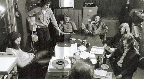 Les Doors au complet en 1971.